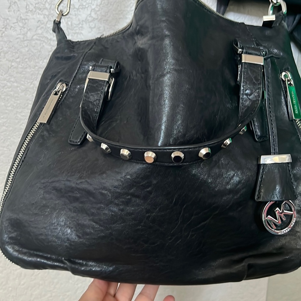 Authentic used Leather Michael Kors messenger bag